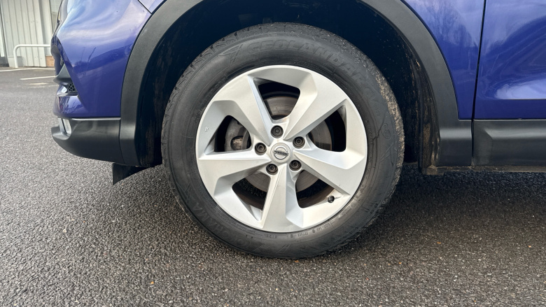 Nissan Qashqai 1.3 DiG-T Acenta Premium 5dr Petrol Hatchback